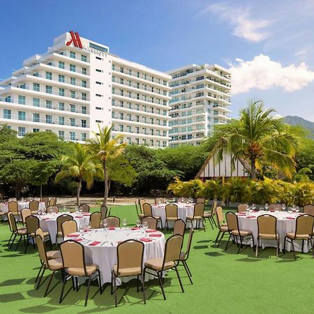 Santa Marta Marriott Resort Playa Dormida Екстер'єр фото The lawn at the hotel
