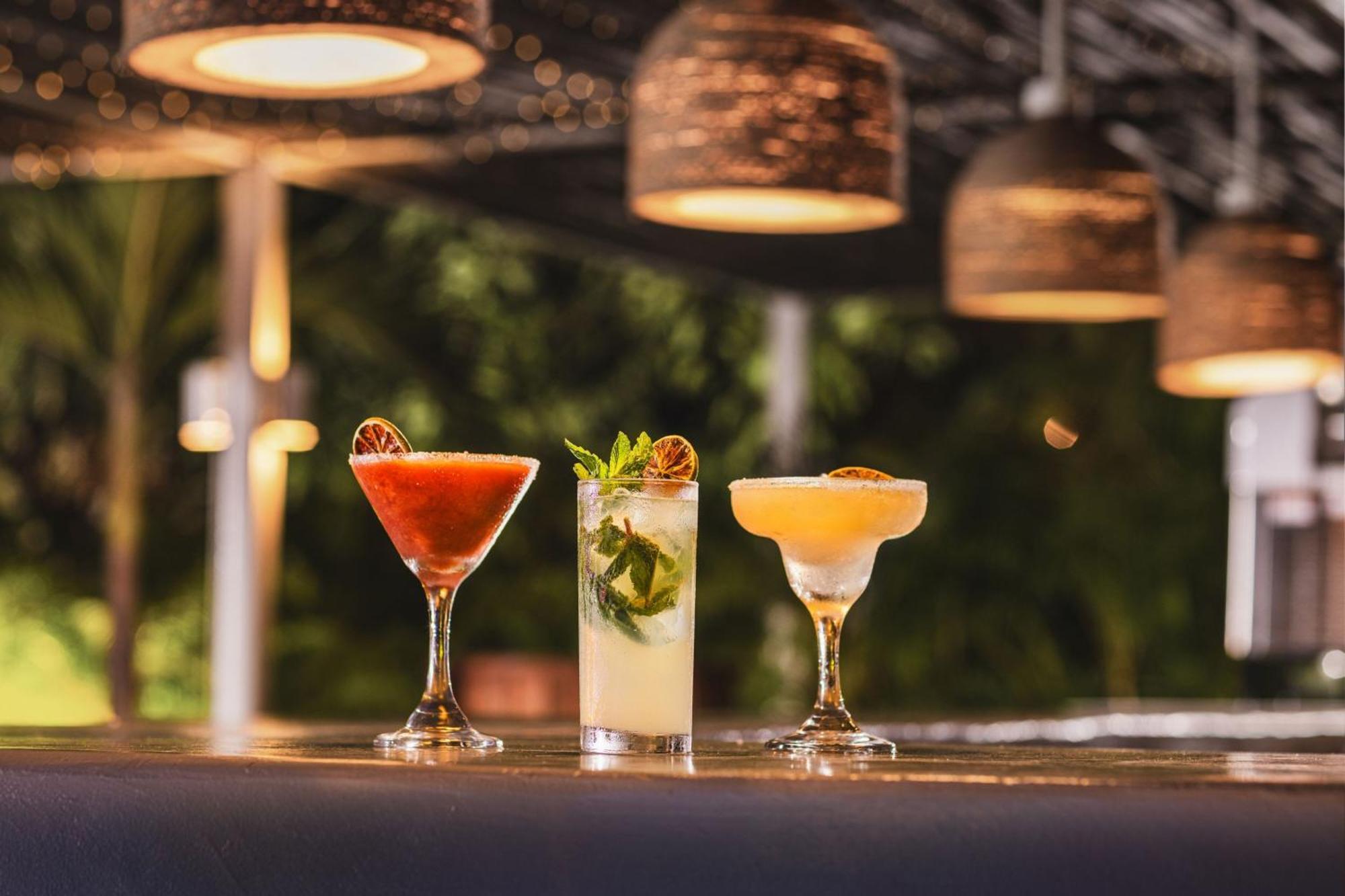 Santa Marta Marriott Resort Playa Dormida Екстер'єр фото Cocktails at the bar