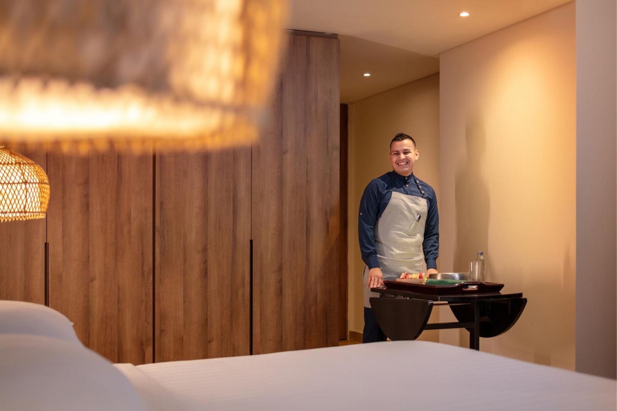 Santa Marta Marriott Resort Playa Dormida Екстер'єр фото A butler at the Mandarin Oriental, Munich