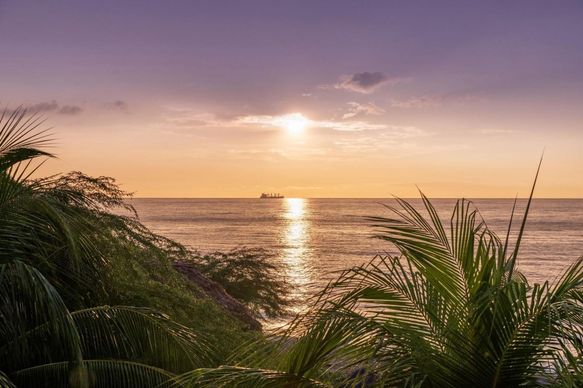 Santa Marta Marriott Resort Playa Dormida Екстер'єр фото Sunset at the beach