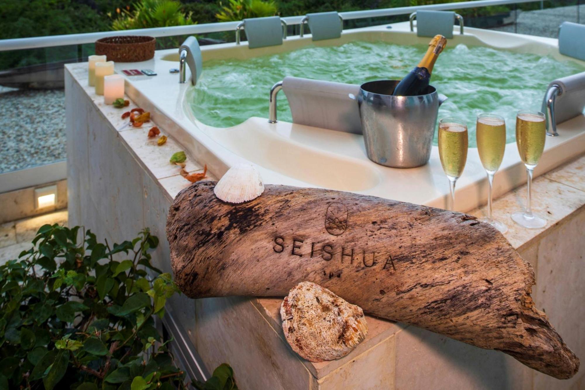 Santa Marta Marriott Resort Playa Dormida Екстер'єр фото A hot tub