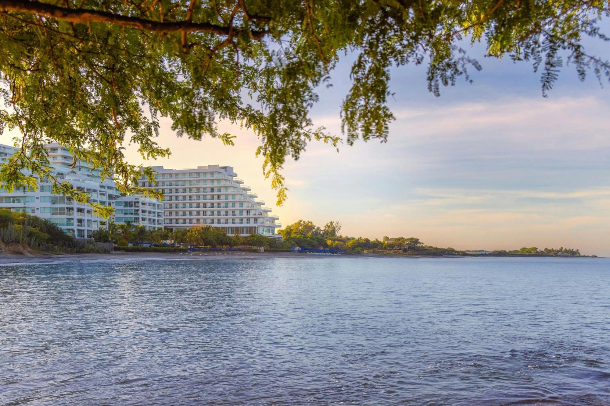 Santa Marta Marriott Resort Playa Dormida Екстер'єр фото The hotel from the lake